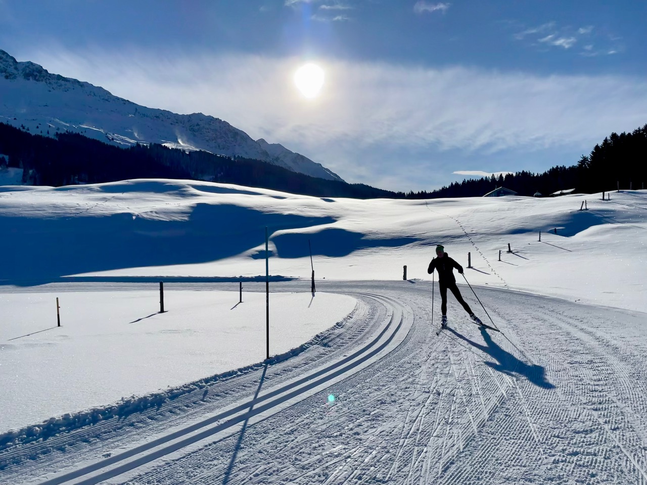 Schwungvoll Wintersport geniessen – ohne Knieschmerzen!
